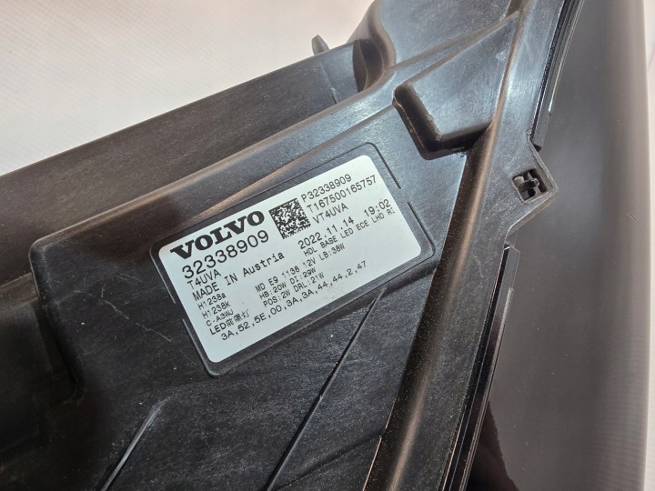 фото №14, Volvo xc40 рестайлінг фара права передня праве перед повний led 32338909 org eu