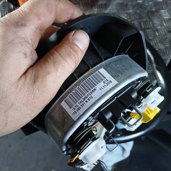 фото №9, Руль кожа мультифункция з airbagiem vw touran ii tiguan i 1t0419091ac