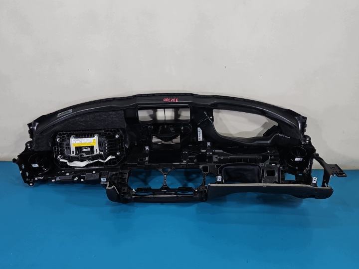 фото №10, Торпедо раздаточная кожа подушка пассажира капот mercedes w213 16-20 eu