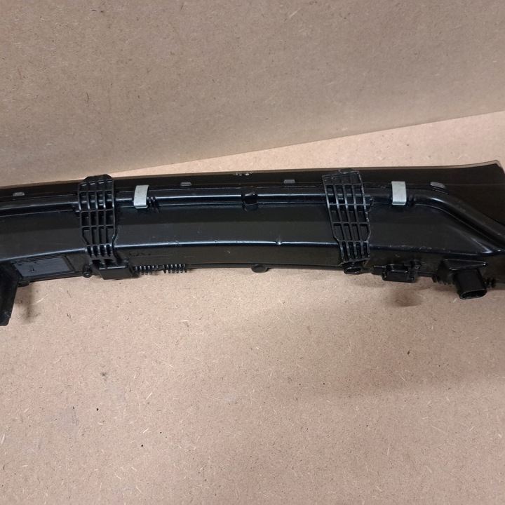 фото №8, Mercedes eqs w297 лампа led накладка планка середня перед