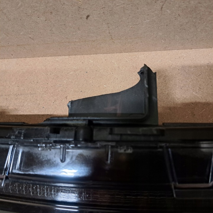 фото №7, Mercedes eqs w297 лампа led накладка планка середня перед