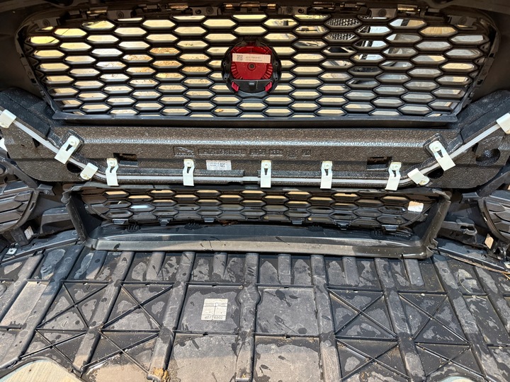 фото №6, Бампер перед jaguar xe рестайлинг x760