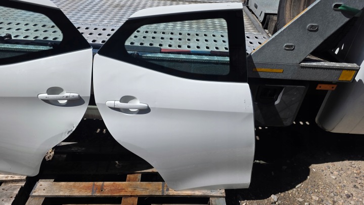фото №7, Toyota aygo ii 2014- двері комплектні ліве зад лак: 068 oem номер !