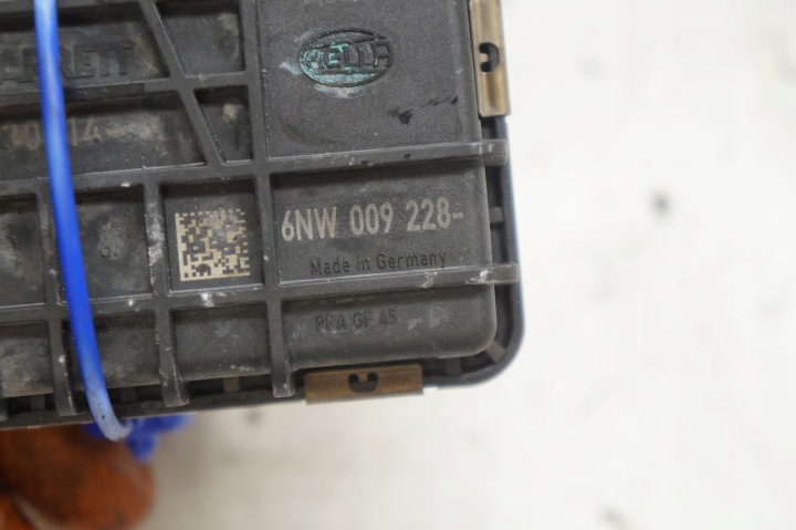 фото №6, Регулятор турбокомпрессора volvo v70 iii s80 ii 30774992 6nw009228 g40