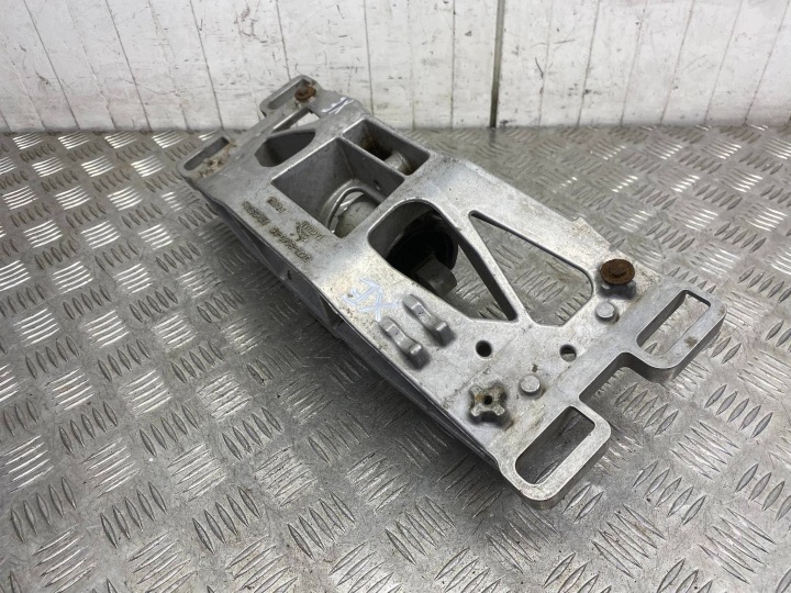 фото №14, Кронштейн подушка коробки коробка передач jaguar xe gx735060ac gx736a026ac