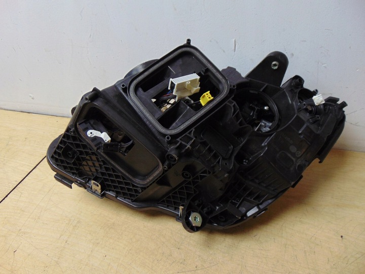 фото №13, Лампа права перед mercedes w205 рестайлінг повний європа