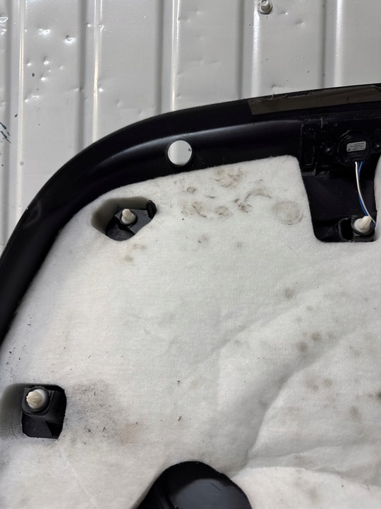 фото №12, Tesla модель y 20- оббивка кришки багажника зад 1622264-00-b