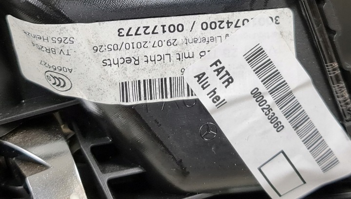 фото №9, Обивка боковина правый перед mercedes w204 европа
