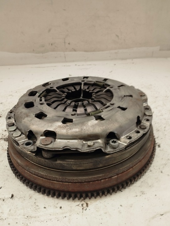 фото №8, Bmw e46 316ti n42b18a зчеплення комплектні двомасовий маховик диск притиск luk