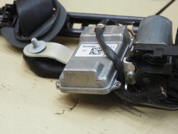 фото №6, Pas безопасности правые перед mercedes w204 2048607685