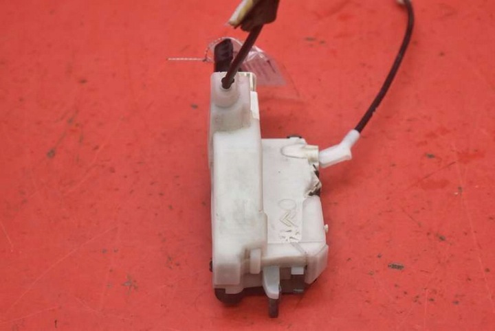 фото №6, Замок дверь правый перед переднее eu 732290 peugeot 5008 1 i 09-13