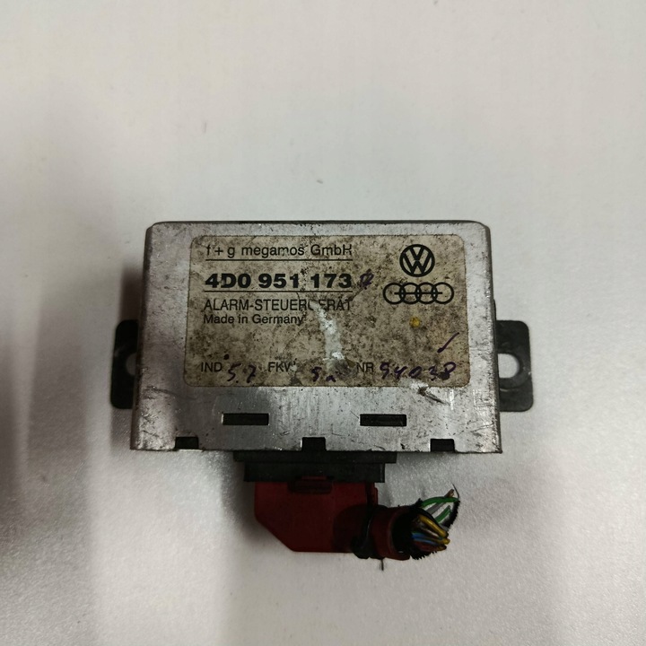 фото №1, Audi a4 s4 b5 8d 1997 4d0951173 блок управления / модуль сигнализации 4d0951173