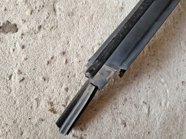 фото №10, Прокладка двері скла лівий перед vw jetta vi 5c6 2.0 fsi 5c6837431