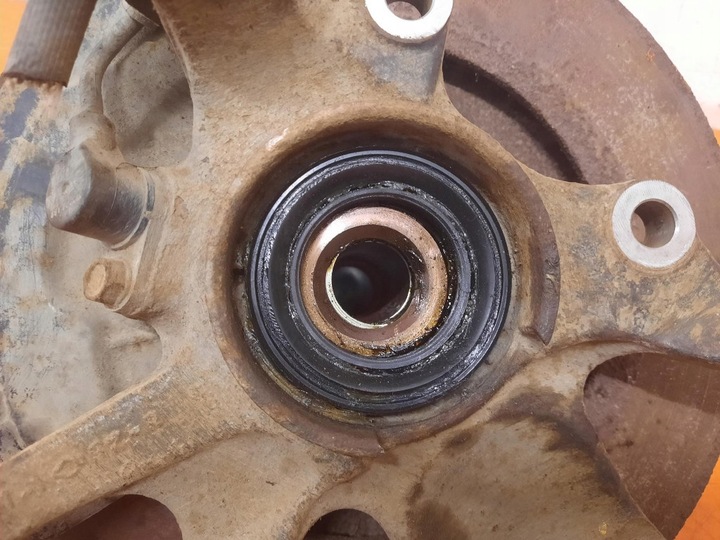 фото №7, Nissan navara pickup d22 ii 01-05 поворотный кулак ступица правая перед передняя