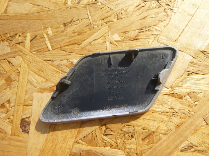 фото №2, Audi a4 b9 права заглушка склоомивача бампер перед 8w0955276