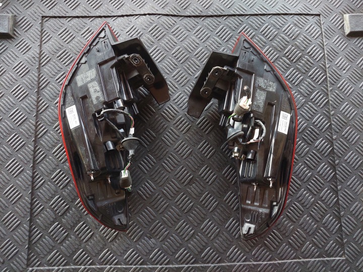 фото №6, Фара зад led левое правое задняя левая 92401j7300 правая 92402j7300 kia xceed