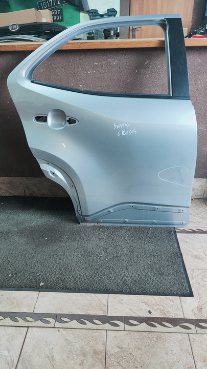 фото №1, Двері праві задні зад toyota yaris cross 20-