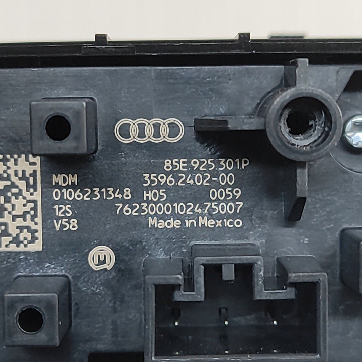 фото №7, Audi q4 sportback e-tron 2024 кнопка света аварийных