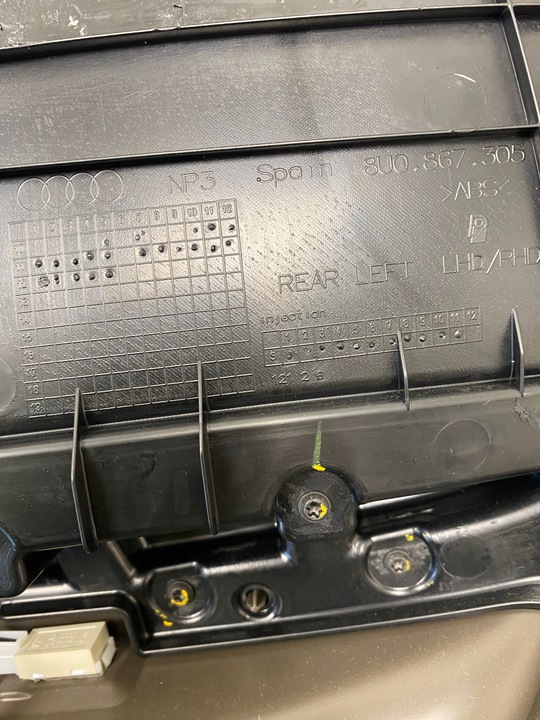 фото №10, Audi q3 8u боковина оббивка лівий зад захист колонки відсік для зберігання європа