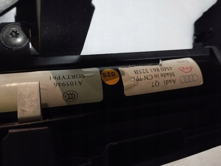 фото №8, Audi q7 4m обивка крышки багажника ролета 4m0867973h 4m0861325b