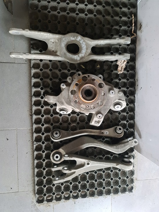 фото №1, Подвешивание левая зад mercedes w213 e63 amg 6.3