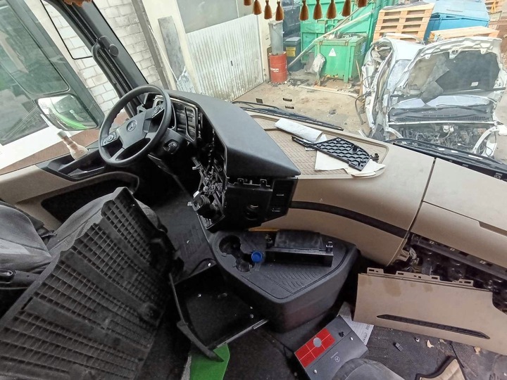 фото №1, Комплектна прокладка інтер'єру do англійця mercedes actros mp4