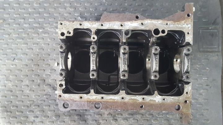 фото №12, Блок  двигуна azv vw touran 2,0 tdi