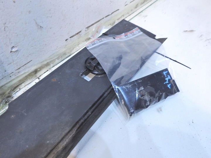 фото №5, Ковзун кріплення порога ліва mazda 5 i рестайлінг