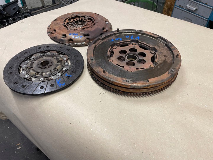 фото №4, Volvo v70 iii 2,0 t механічна коробка передач колесо двомасовий зчеплення