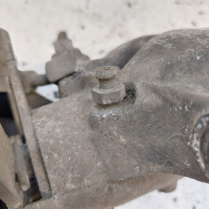 фото №13, Opel insignia a рестайлинг универсал суппорт тормозной левый зад aluminiowy