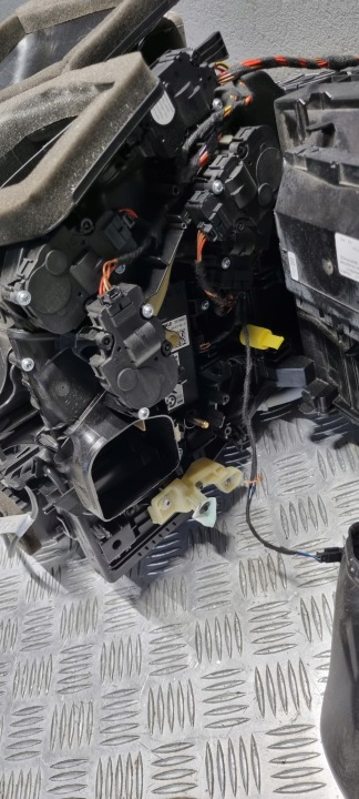 фото №9, Bmw (oem) 9868742 5' g30 g31 отопитель подача воздуха