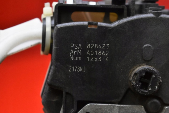 фото №8, Замок дверь сдвижных правых psa828423 citroen berlingo 2 ii 08-12