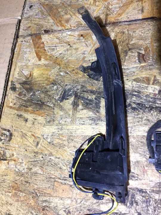фото №7, Audi a4 b8 a5 8t поворотник праве 8k0949102a