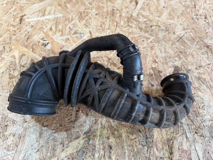 фото №6, Ford focus 2001 з спереду шланг / вентиляція картера вентиляції