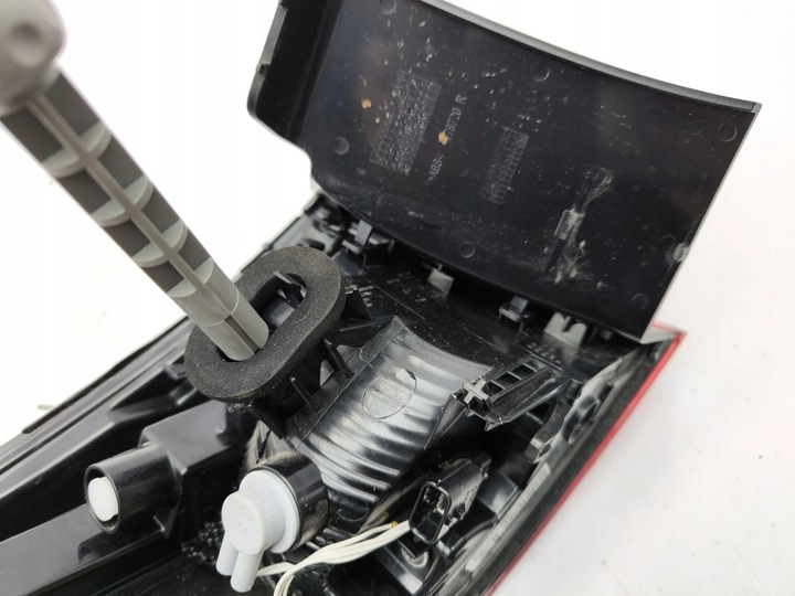 фото №10, Renault clio v 2023 правая сторона лампа задняя