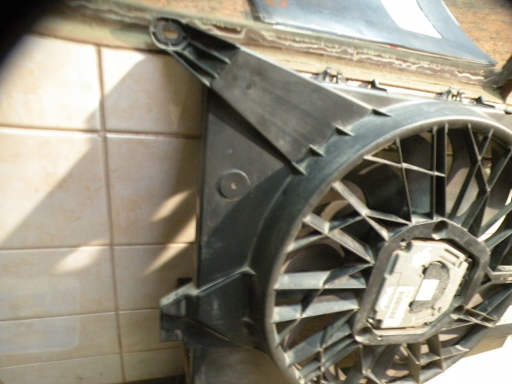 фото №11, Volvo s80 2.5t вентилятор охолодження радіатора (дифузор) 30723105