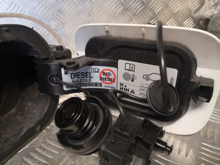 фото №5, Vw jetta 5c6 2.0 tdi кришка заливання пального lc9a