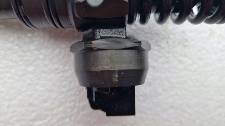 фото №6, Pompowtryskiwacz 070130073r vw transporter t5 2.5 tdi bnz 0414720310 bosch