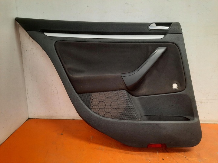 фото №1, Volkswagen golf v 03-09 боковина обивка дверь зад левая 1k6867211