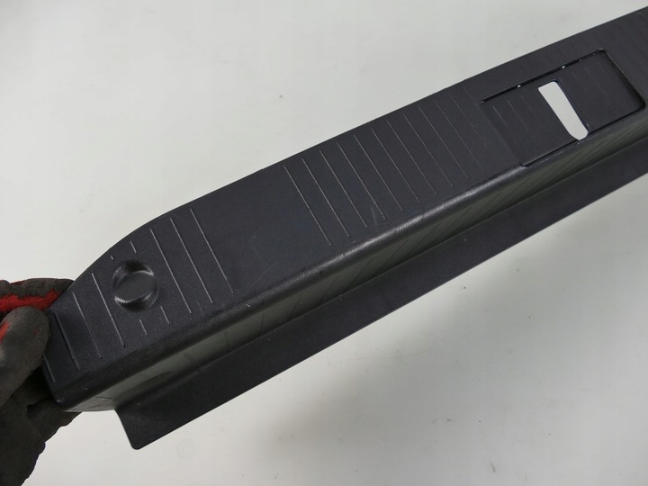 фото №4, Mercedes s w221 защита замка ремня порога зад