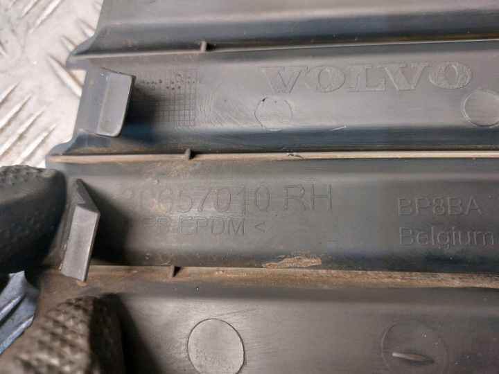 фото №9, Решётка бампера перед комплект volvo s40 ii 30657006 30657010 30657009