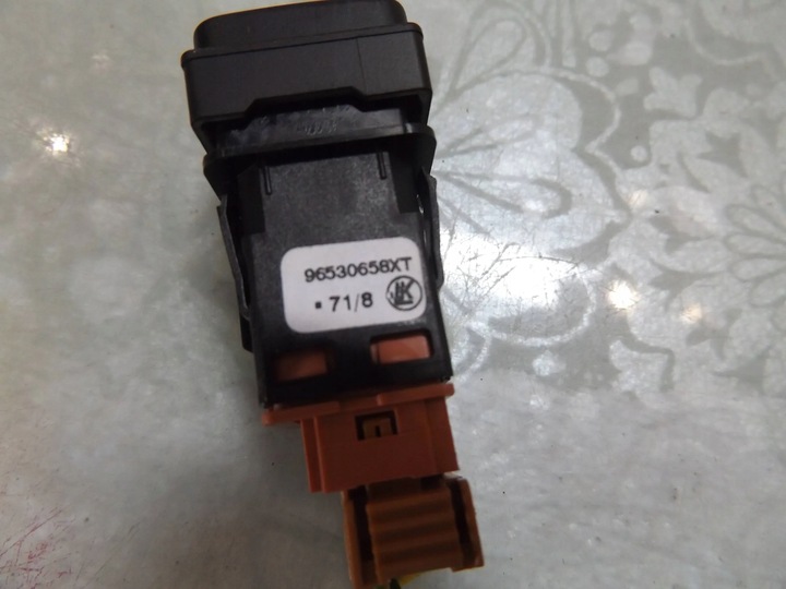 фото №2, C4 i grand picasso переключатель крышки топлива