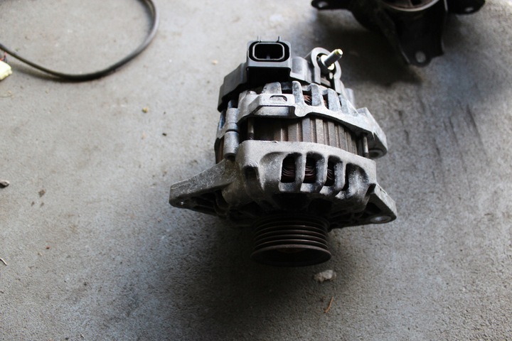 фото №1, Hyundai i30 1.6 16v генератор g4fc 07-12