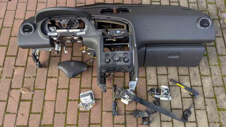 фото №1, Панель роздавальна капот peugeot 3008 i