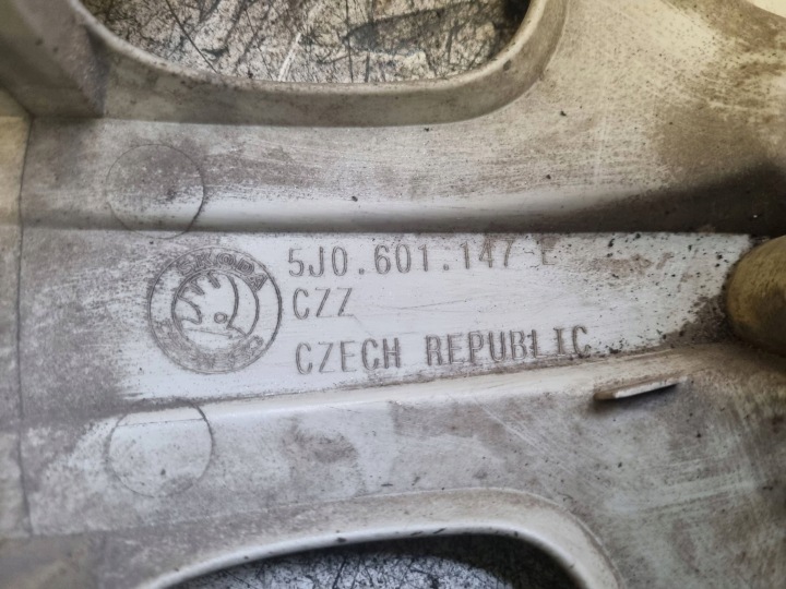 фото №9, Колпак оригинальная запчасть r14 14" 14 vw volkswagen polo golf v 5j0601147e