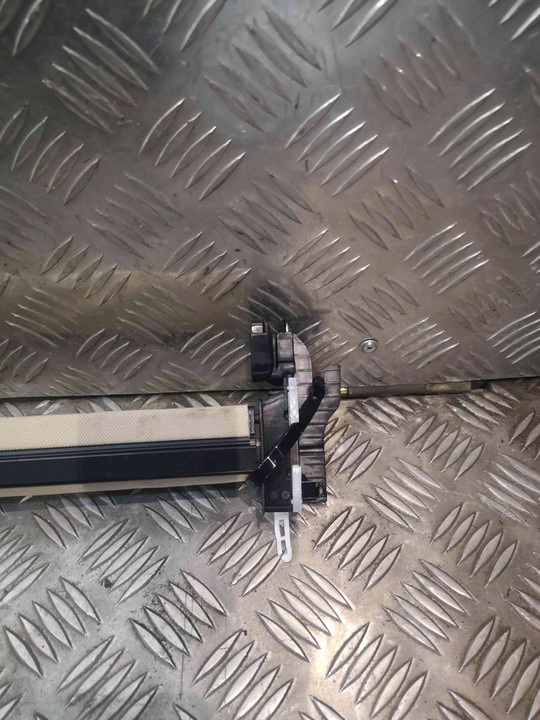 фото №7, Bmw g20 g22 g26 g42 ролета люк разные цвет