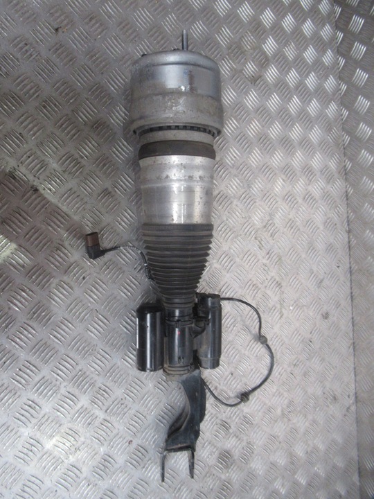 фото №1, Mercedes w213 63 amg амортизатор перед переднее левый a2133200702