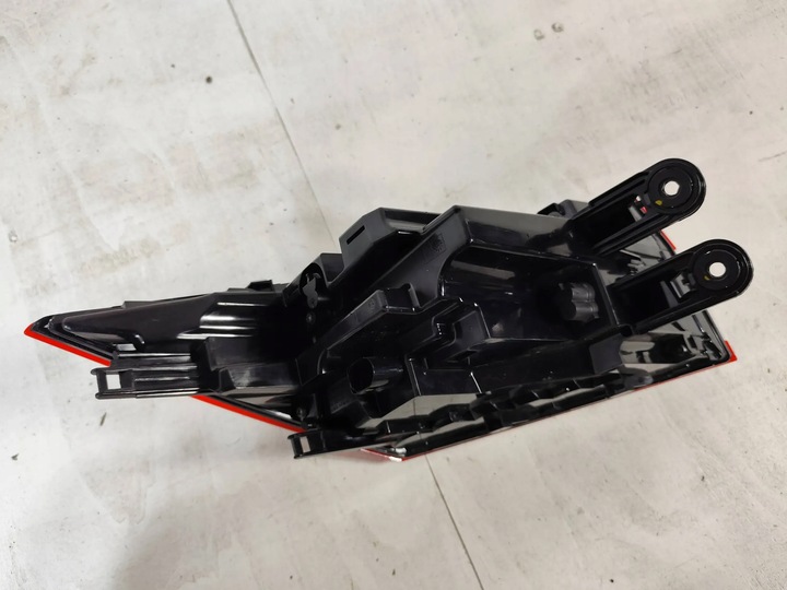 фото №8, Skoda enyaq iv електрик праві зад права задня лампа w крило оригінал зчеплення