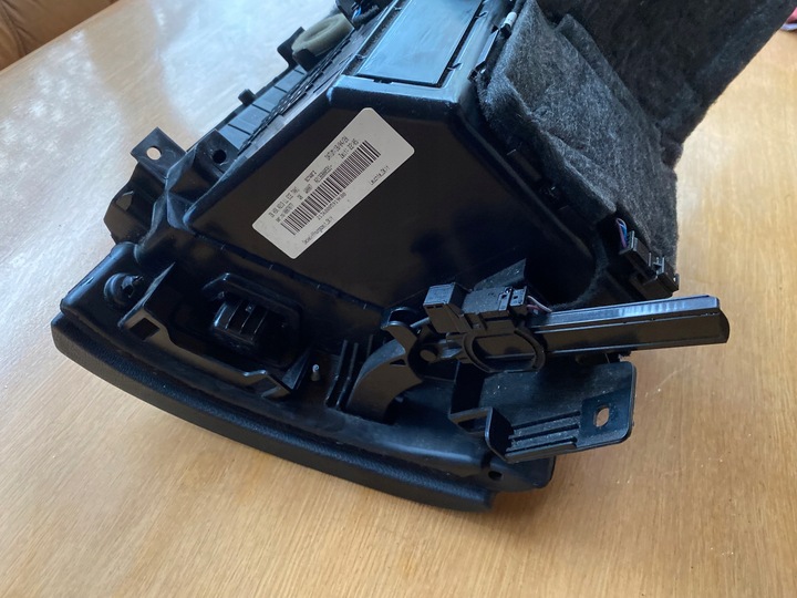 фото №11, Хороший бардачок пассажира mercedes w213 2018r e-klasa a2136800091 тайник