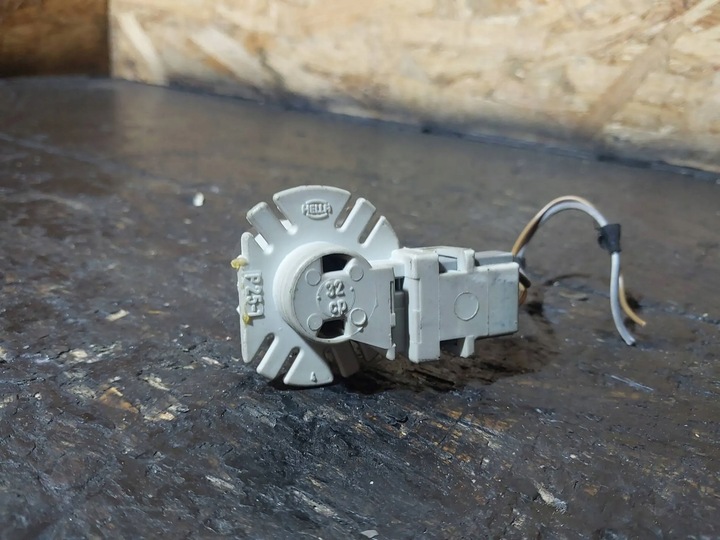 фото №6, Держатель вкладка лампочки зад audi a6 c4 4a универсал 32cp